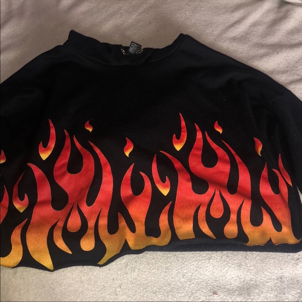 🔥Black flame cropped hoodie 🔥